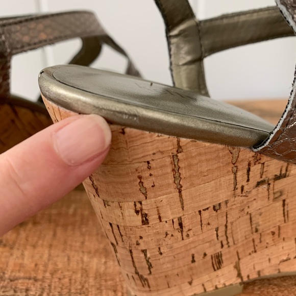 Kelly & Katie  6 1/2 Silver and Cork Wedge Heels - Picture 8 of 10